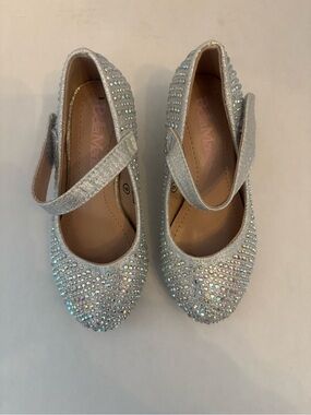 Silver Sparkle Rhinestone Mary Jane Shoes for Kids. Size 9 kids.